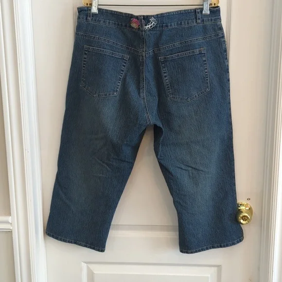 Bejeweled Capris - Picture 4 of 6